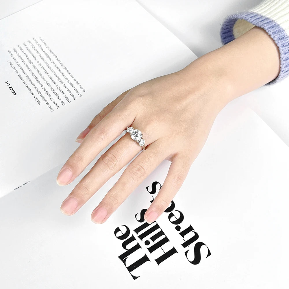 Women's Engagement VVS1 Moissanite Ring